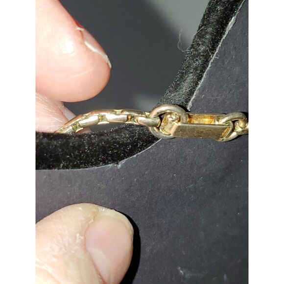 A Vintage Milk Glass Cabochon Choker Necklace Cottage Core Career Classic - Picture 7 of 9